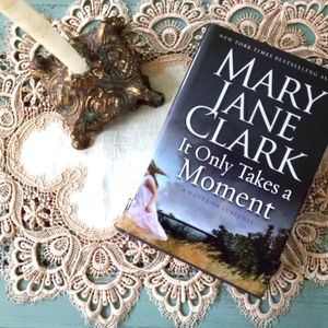 New York times best seller Mary Jane Clark it only takes a moment. Hardcover